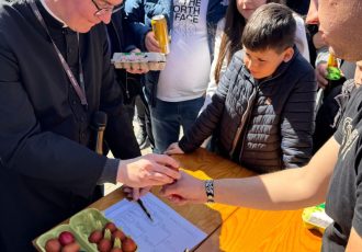 Uskrsna radost okupila vjernike u Korenici