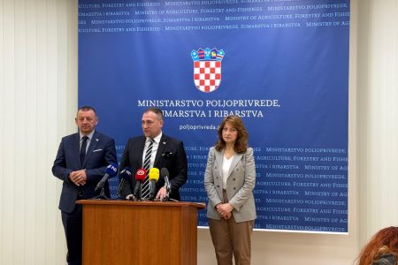 Ministar Vlajčić upozorio da nema prostora za improvizaciju u borbi protiv afričke svinjske kuge