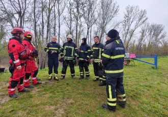 Vatrogasci sudjelovali u spašavanju 30 osoba na rijeci Savi