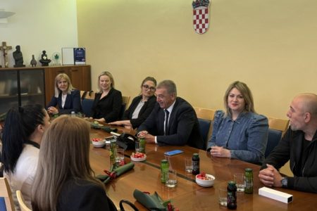 Obilježen Dan sestrinstva u Gospiću – Milinović: „Bez medicinskih sestara i tehničara nema kvalitetne skrbi za pacijente“