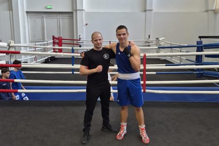 BRAVO: Josip Samolov, mladi gospićki boksač,  ostvario važnu pobjedu u nacionalnoj razvojnoj ligi
