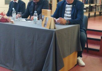 U samostalnoj narodnoj knjižnici u Gospiću predstavljena antologija hrvatskog rodoljubnog pjeva “Od Jadra do Baške”