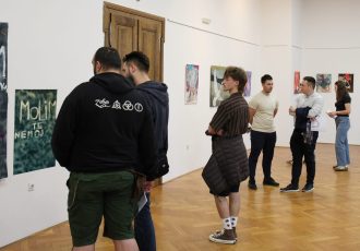 U Otočcu otvorena izložba slika Nikole Jergovića
