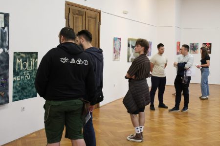 U Otočcu otvorena izložba slika Nikole Jergovića