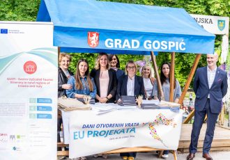 Održana gastro-kulturna manifestacija „Okusi destinaciju“ u Gospiću: Uspješan spoj tradicije, održivosti i prekograničnih okusa