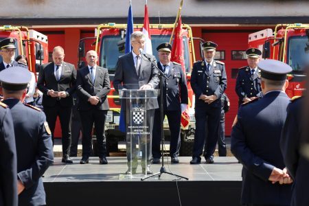 Održana svečana primopredaja novih vatrogasnih vozila u Zagrebu