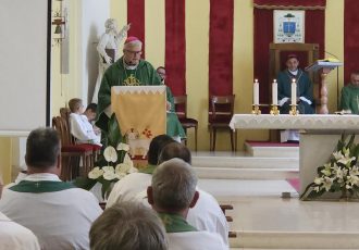 Zadarski svećenici, redovnici i redovnice proslavili Svećenički i redovnički dan u Gospiću