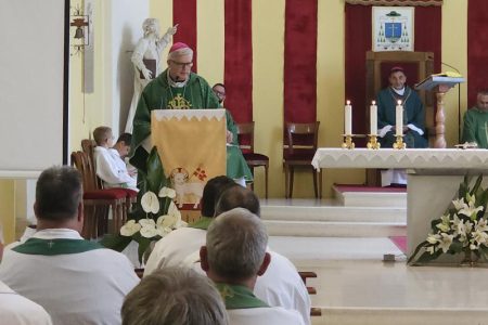 Zadarski svećenici, redovnici i redovnice proslavili Svećenički i redovnički dan u Gospiću
