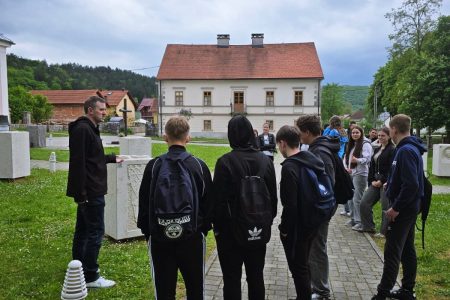 U sklopu programa „Muzejski boravak“ održana 21 terenska radionica za 380 učenika
