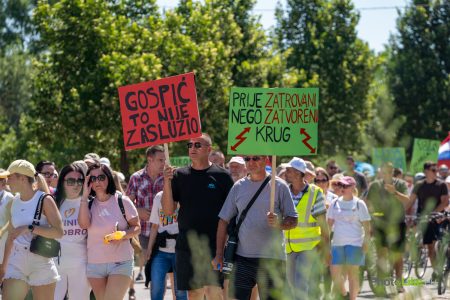 Lika je još jednom rekla “dosta” – građani ne odustaju od borbe za zdrav okoliš