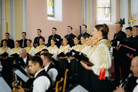 LADO koncertom “Agnec Božji“ oduševio publiku u Otočcu