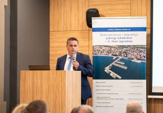 Kreće završna faza rekonstrukcije južnog lukobrana u Novalji