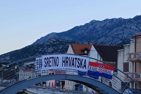 Karlobag u navijačkom ruhu: Sretno Vatreni!