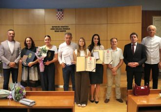 Grad Gospić odao priznanje istaknutim pojedincima, humanitarcima i sportašicama