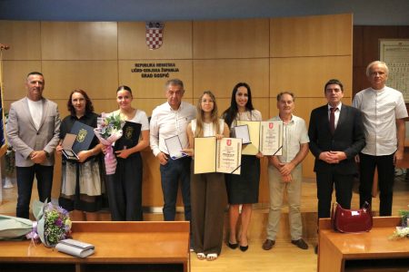 Grad Gospić odao priznanje istaknutim pojedincima, humanitarcima i sportašicama