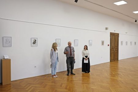 U Otočcu otvorena izložba “Portreti Sluge Božjeg fra Ante Tomičića“