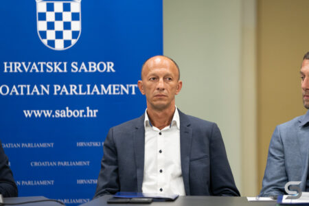 Ličko-senjski župan Ernest Petry o ilegalnom otpadu: „Kriminalce zatvoriti, otpad hitno sanirati“