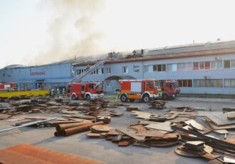 Požar u Karlovcu lokaliziran: 28 vatrogasnih vozila na terenu, provjerava se kvaliteta zraka