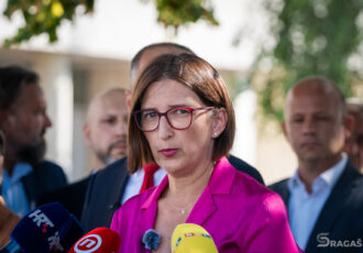Marijana Puljak prozvala Bobana zbog požara u Omišu: Traži njegovu ostavku