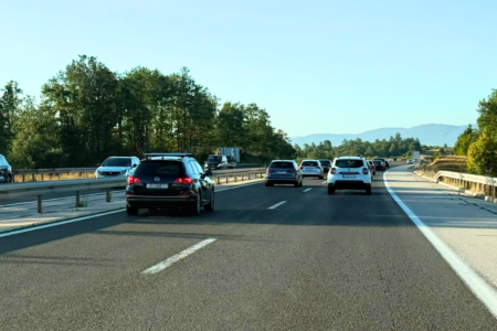 Oprez na cestama: Mjestimice magla i mokri kolnici, mogući su odroni