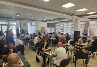 Završen gospićki šahovski memorijal: Vlahov prvi, Sekulić drugi