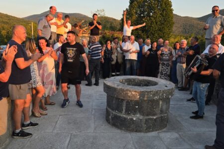 Smokrićani iz cijeloga svijeta okupili se u svom selu  za Veliku Gospu