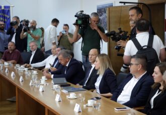 Plenković o otpadu u Gospiću: Kreće prekrivanje odlagališta i odvoz otpada u vrećama