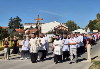 Ludbreg: Tisuće vjernika na Svetoj nedjelji, središnju misu predvodio nadbiskup Križić