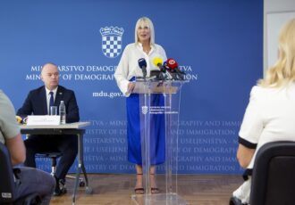 Potpora za kupnju vozila: Obiteljima s četvero i više djece država daje do 15.000 eura