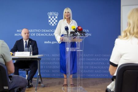 Potpora za kupnju vozila: Obiteljima s četvero i više djece država daje do 15.000 eura