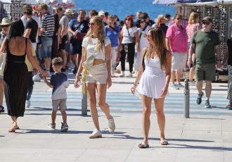 Zadar i u rujnu pun turista: Brojni posjetitelji uživali na Poluotoku
