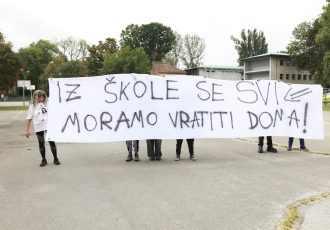 Nakon napada u Elektrotehničkoj školi roditelji izašli na prosvjed