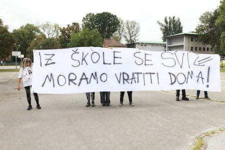 Nakon napada u Elektrotehničkoj školi roditelji izašli na prosvjed