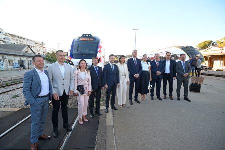 Prvi elektrodizelski vlak Split–Zagreb danas ulazi u promet