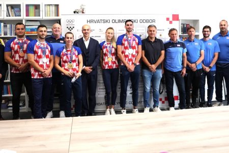 Hrvatski atletski medaljaši na prijemu u HOO-u, pogled već prema Los Angelesu 2028.