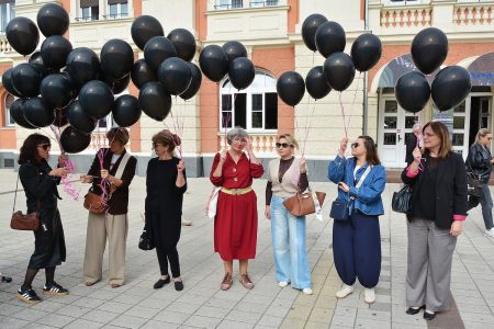 Nacionalni dan borbe protiv nasilja nad ženama: U Karlovcu pušteni crni baloni