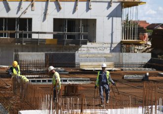 Teška nesreća na gradilištu: 21-godišnjak pao na beton s tri metra