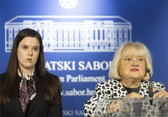 Mrak Taritaš traži raspravu o reproduktivnim pravima, Vlada predlaže odbijanje interpelacije