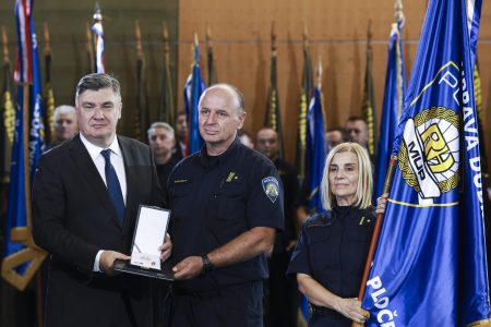 Milanović odlikovao 241 pripadnika MUP-a: Priznanja ste dobili od onih koji znaju što je ovaj posao