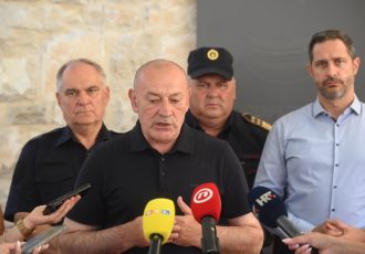Požar na Braču: Medved traži jaču prevenciju, Glavina najavio mjere pomoći