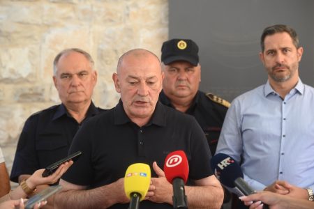 Požar na Braču: Medved traži jaču prevenciju, Glavina najavio mjere pomoći