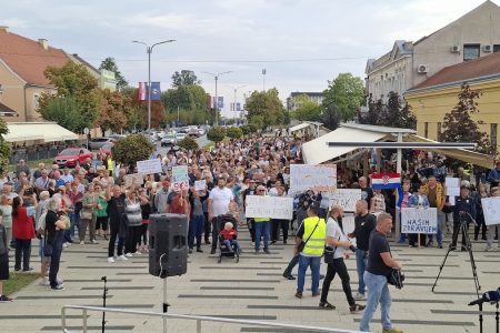 Prosvjed u Našicama zbog otpada iz Gospića