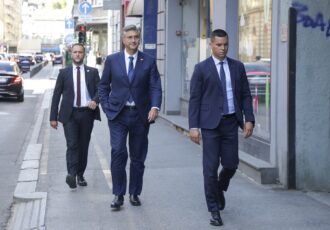 Plenković: Rješavanje otpada u Gospiću je prioritet, ugroze za vodu za piće nema