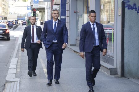 Plenković: Rješavanje otpada u Gospiću je prioritet, ugroze za vodu za piće nema