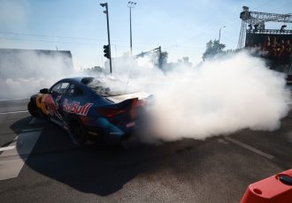 FOTO Red Bull Showrun Zagreb: Dimile se gume, Vukovarska pretvorena u motorsportsku pozornicu