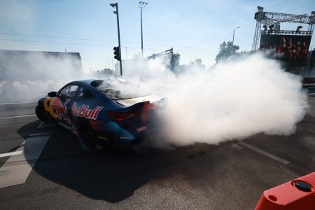FOTO Red Bull Showrun Zagreb: Dimile se gume, Vukovarska pretvorena u motorsportsku pozornicu