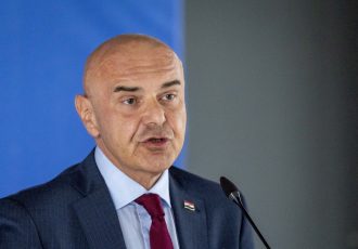 Posvojiteljima dviju djevojčica završen istražni zatvor zbog sumnje na trgovanje ljudima