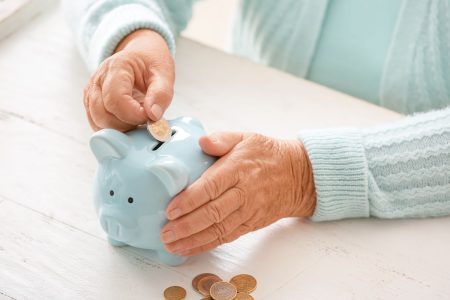 Imate 65 godina i nemate mirovinu? Provjerite možete li dobiti 160 eura mjesečno