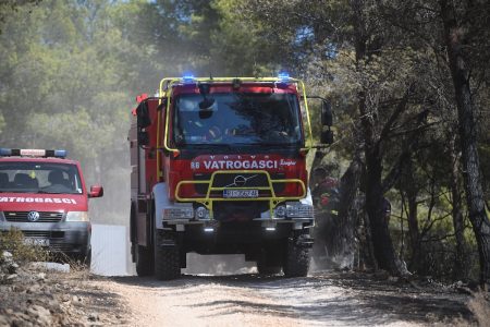 Razmjeri požara na Braču su golemi: Požarište dugo gotovo 40 kilometara