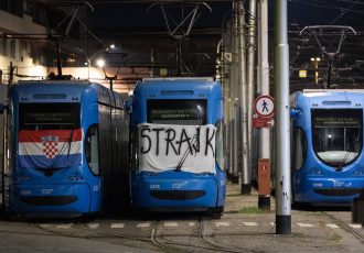 Zagreb se probudio u štrajku: Tramvaji ostali u Remizi